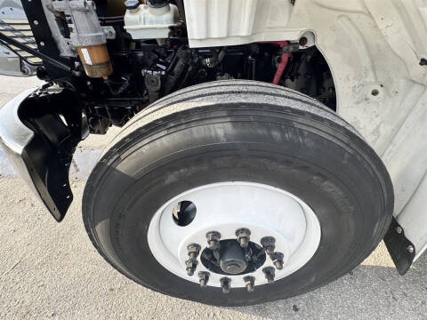 2019 Freightliner M2 106