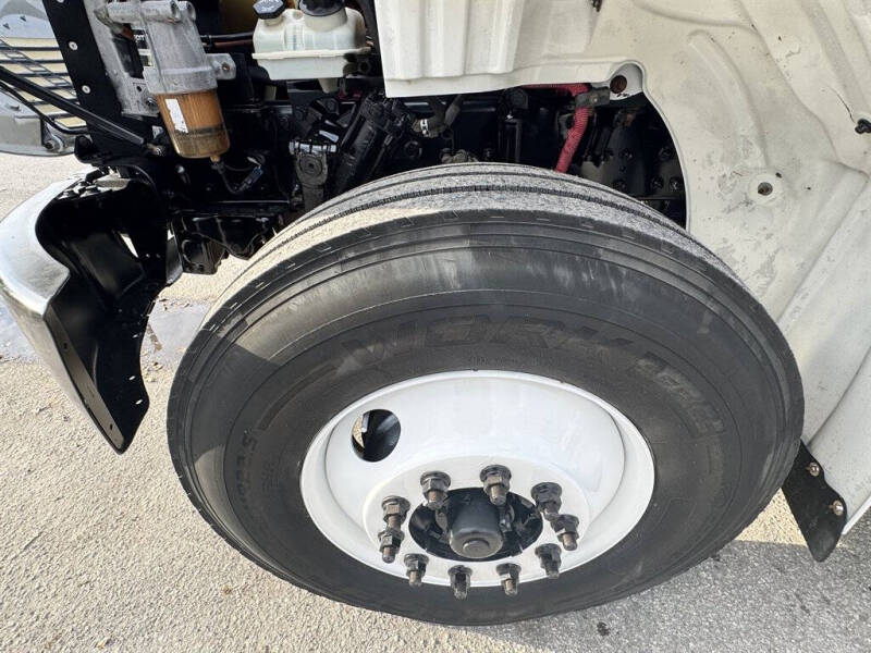 2019 Freightliner M2 106