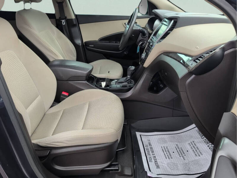 2017 Hyundai Santa Fe SE