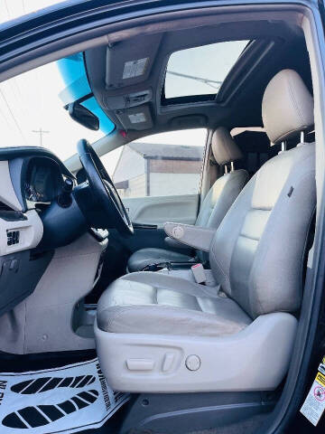 2016 Toyota Sienna XLE 8-Passenger