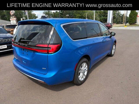 2027 Chrysler Pacifica Select