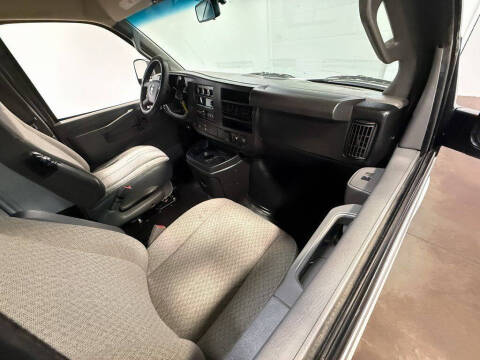 2017 GMC Savana 2500