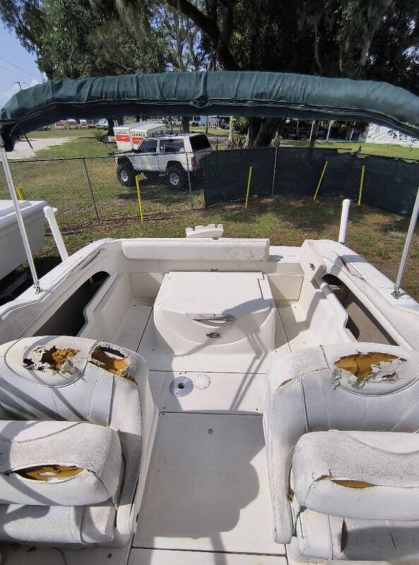 2001 Sea Ray 225 Weekender