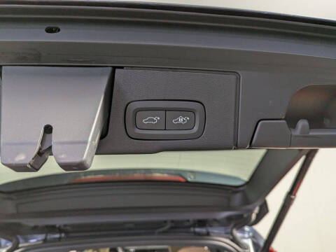 2023 Volvo XC60 B5 Ultimate Bright Theme