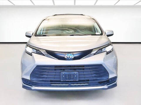 2022 Toyota Sienna LE 8-Passenger