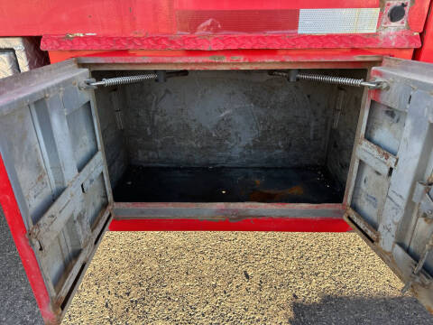 2005 Freightliner M2 106