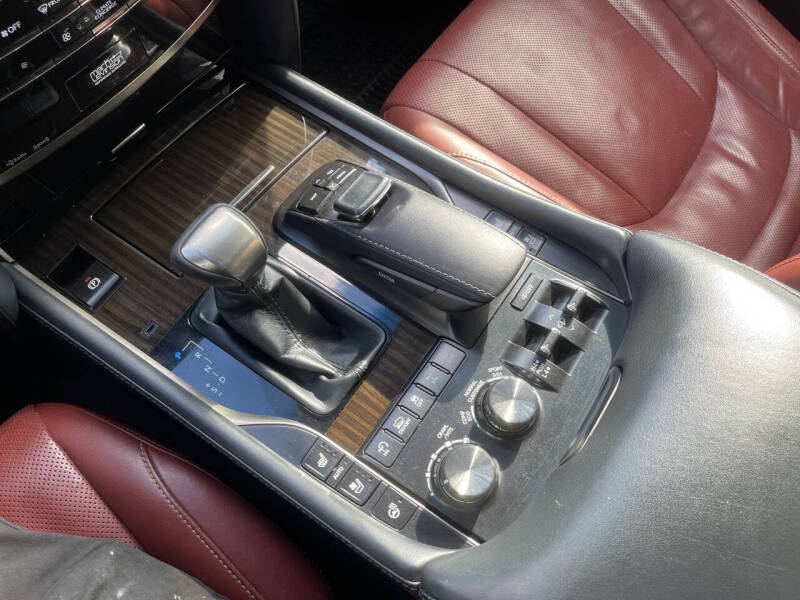 2018 Lexus LX 570 Three-Row