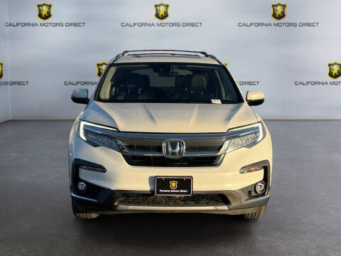 2022 Honda Pilot Touring w/Rear Captain's Chairs