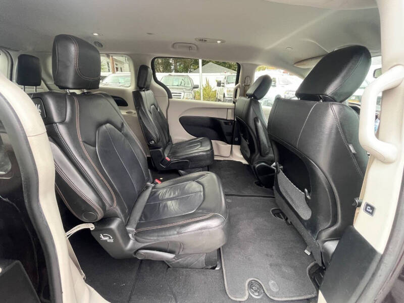 2017 Chrysler Pacifica Touring-L