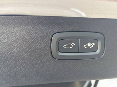 2025 Volvo XC90 B6 Plus Bright Theme 7P