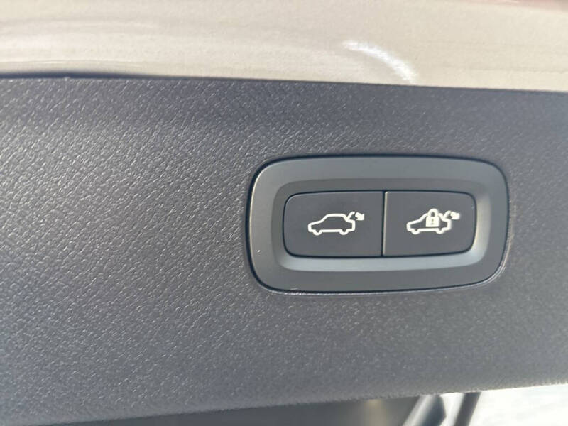 2025 Volvo XC90 B6 Plus Bright Theme 7P