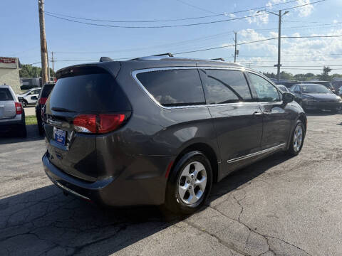 2017 Chrysler Pacifica Touring-L Plus