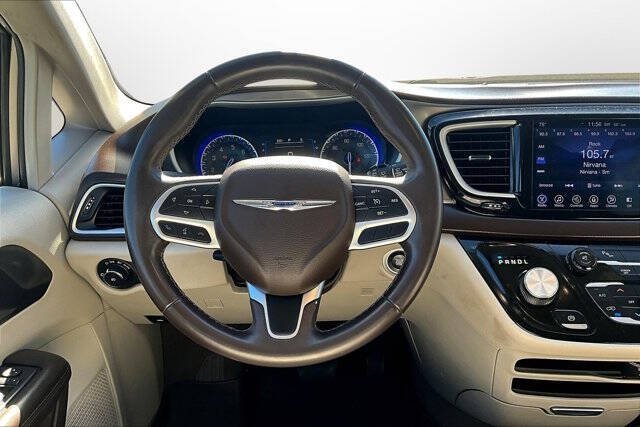2017 Chrysler Pacifica Touring-L