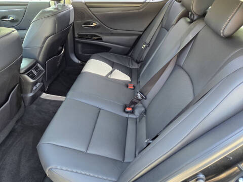 2023 Lexus ES 300h