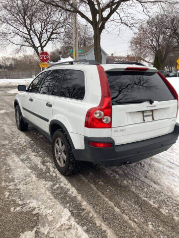 2005 Volvo XC90 for sale at Square Business Automotive in Milwaukee WI