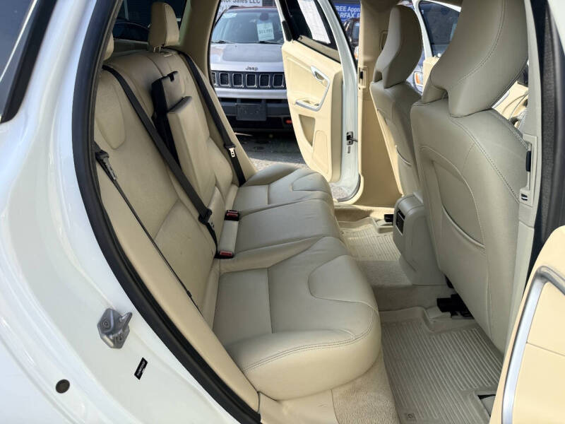 2016 Volvo XC60 T5 Drive-E Platinum