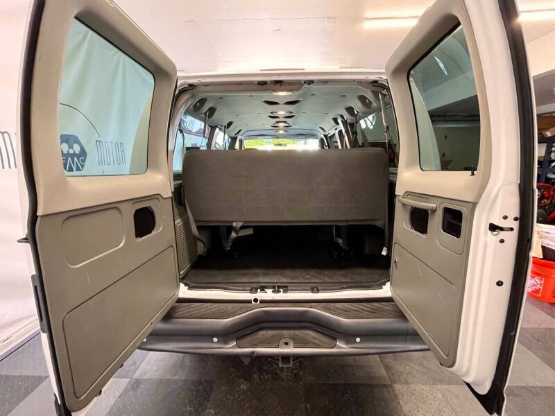 2006 Ford E-Series E-350 SD XLT