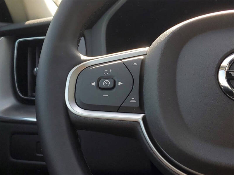 2025 Volvo XC60 B5 Core Dark Theme