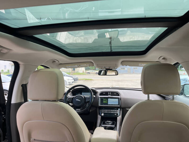 2017 Jaguar F-PACE 35t Prestige