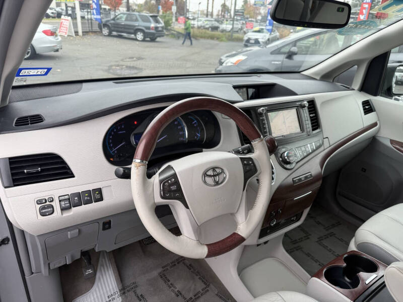 2014 Toyota Sienna Limited 7-Passenger