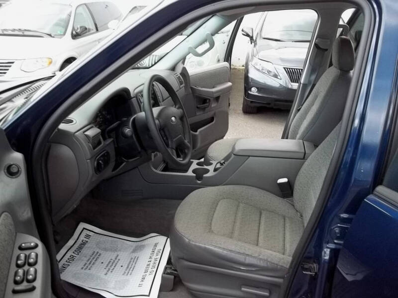 2004 Ford Explorer XLS