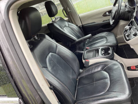 2017 Chrysler Pacifica Touring-L