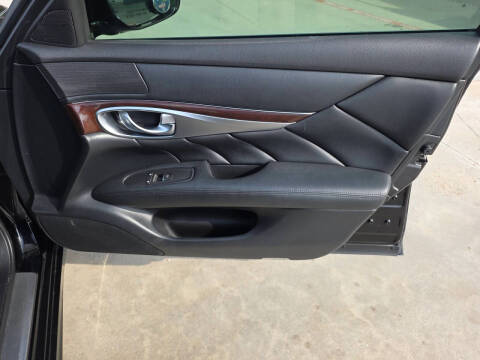 2015 Infiniti Q70 3.7