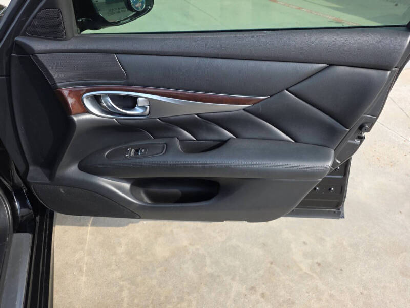 2015 Infiniti Q70 3.7