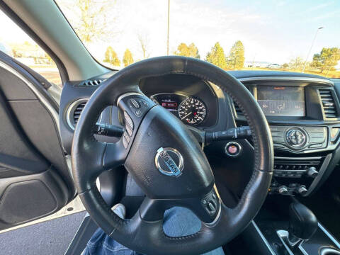 2017 Nissan Pathfinder SV