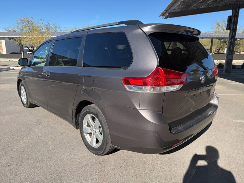 2014 Toyota Sienna LE 8-Passenger