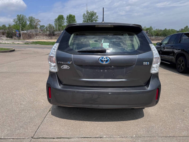 2013 Toyota Prius v Five