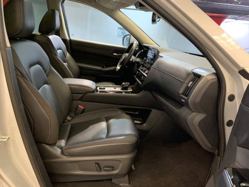 2022 Nissan Pathfinder SL