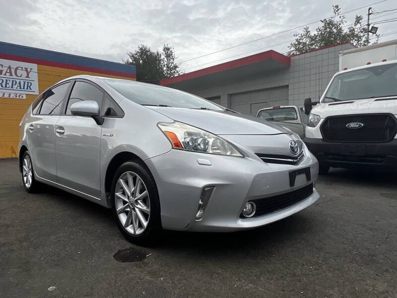 2013 Toyota Prius v Five