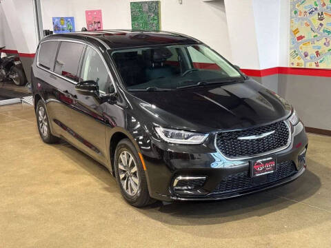 2024 Chrysler Pacifica Plug-In Hybrid Select