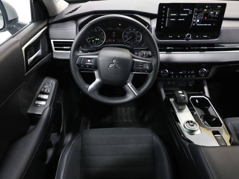 2025 Mitsubishi Outlander SE