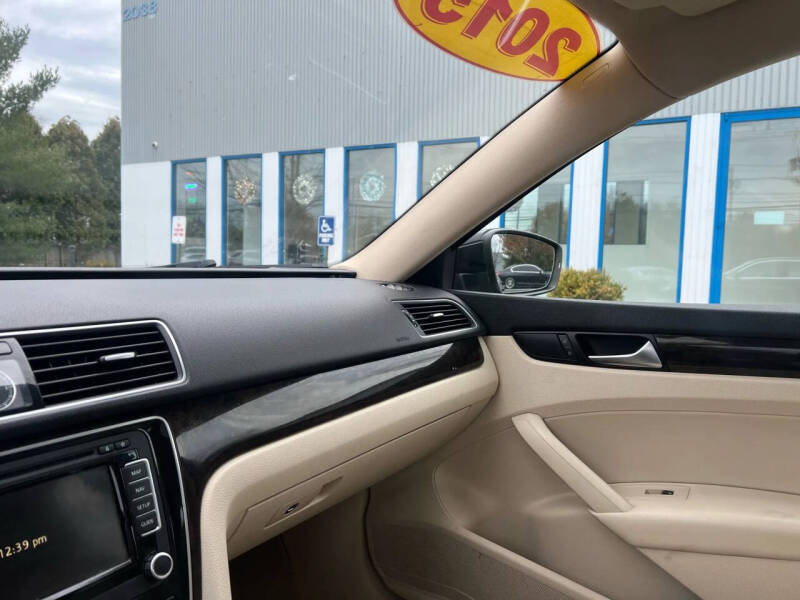 2015 Volkswagen Passat 1.8T SEL Premium