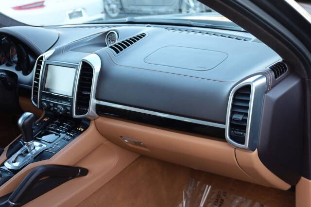 2014 Porsche Cayenne GTS