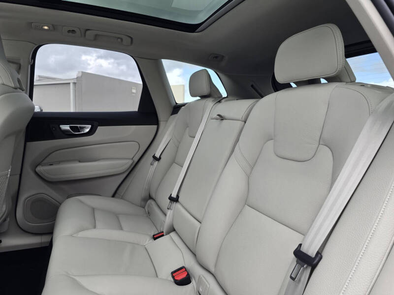 2025 Volvo XC60 B5 Plus Dark Theme