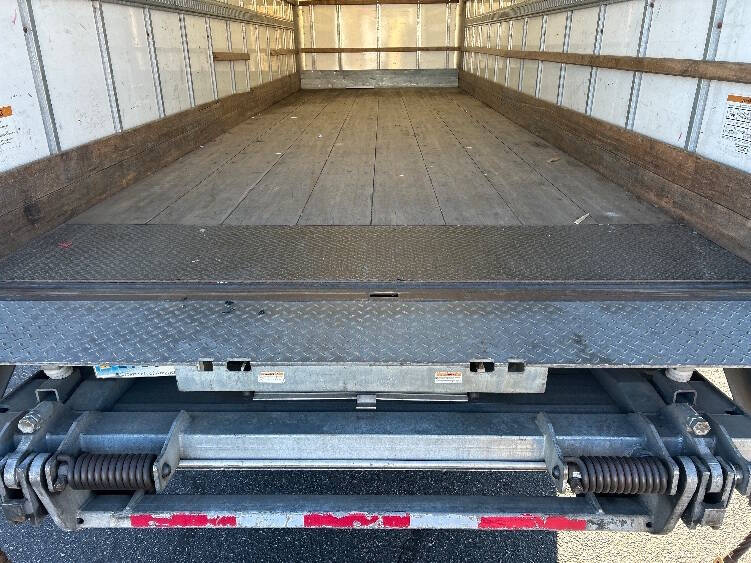 2019 Freightliner M2 106