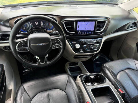 2017 Chrysler Pacifica Touring-L Plus
