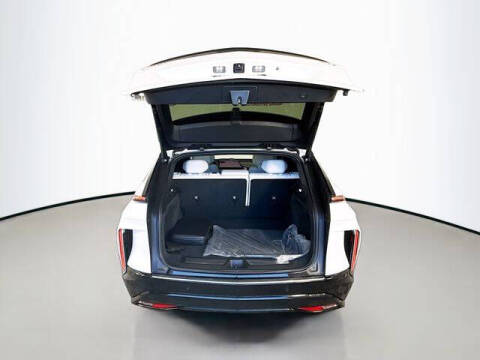 2024 Cadillac LYRIQ Luxury 1