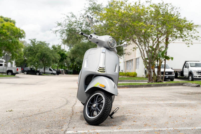 2023 Vespa 300