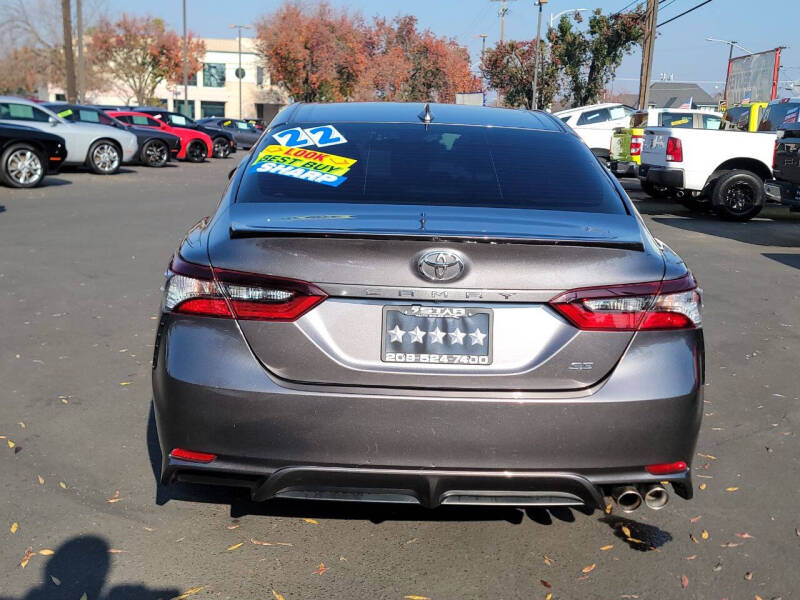 2022 Toyota Camry SE photo 5