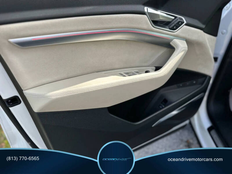 2019 Audi e-tron quattro Prestige