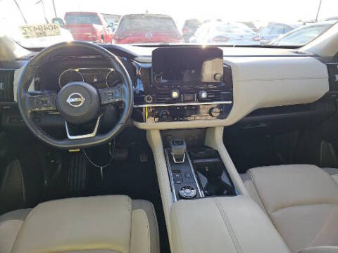 2023 Nissan Pathfinder SL