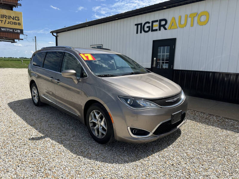 2017 Chrysler Pacifica Touring-L Plus