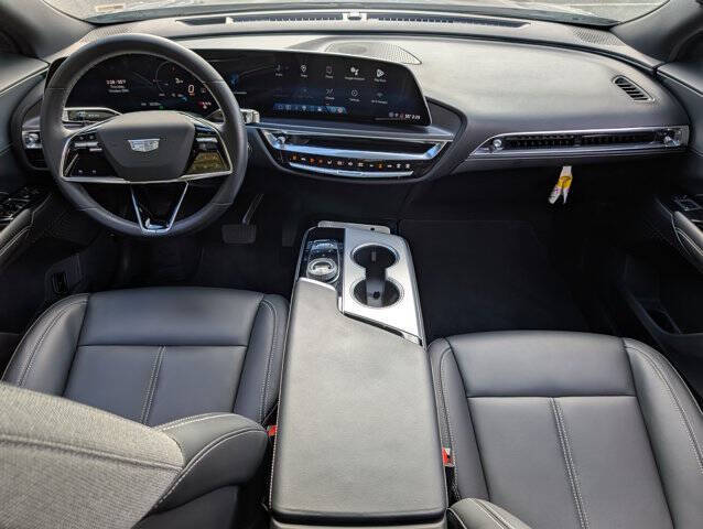 2024 Cadillac LYRIQ Tech