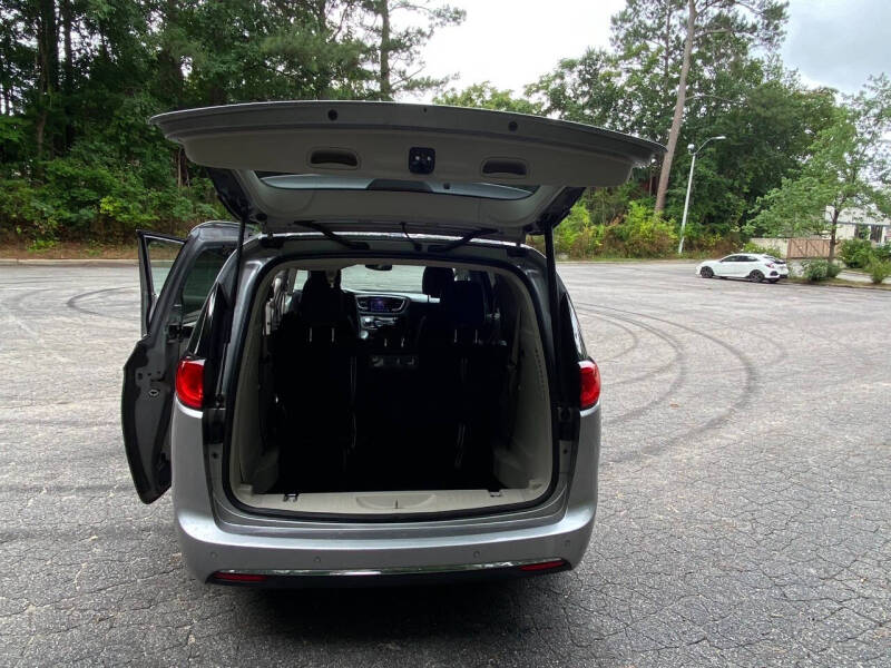 2017 Chrysler Pacifica Touring-L