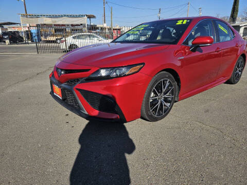 2021 Toyota Camry Hybrid for sale at CENCAL AUTOMOTIVE INC in Modesto CA