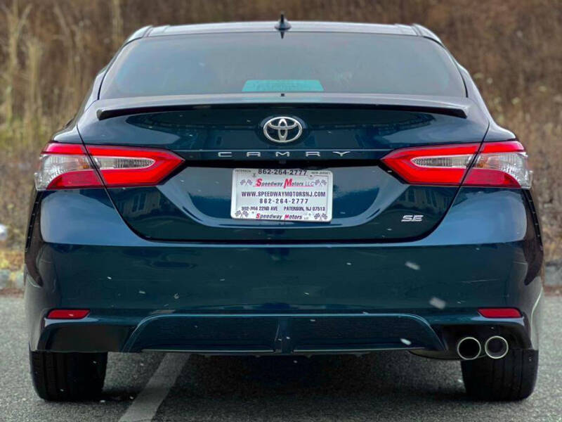 2019 Toyota Camry SE photo 7